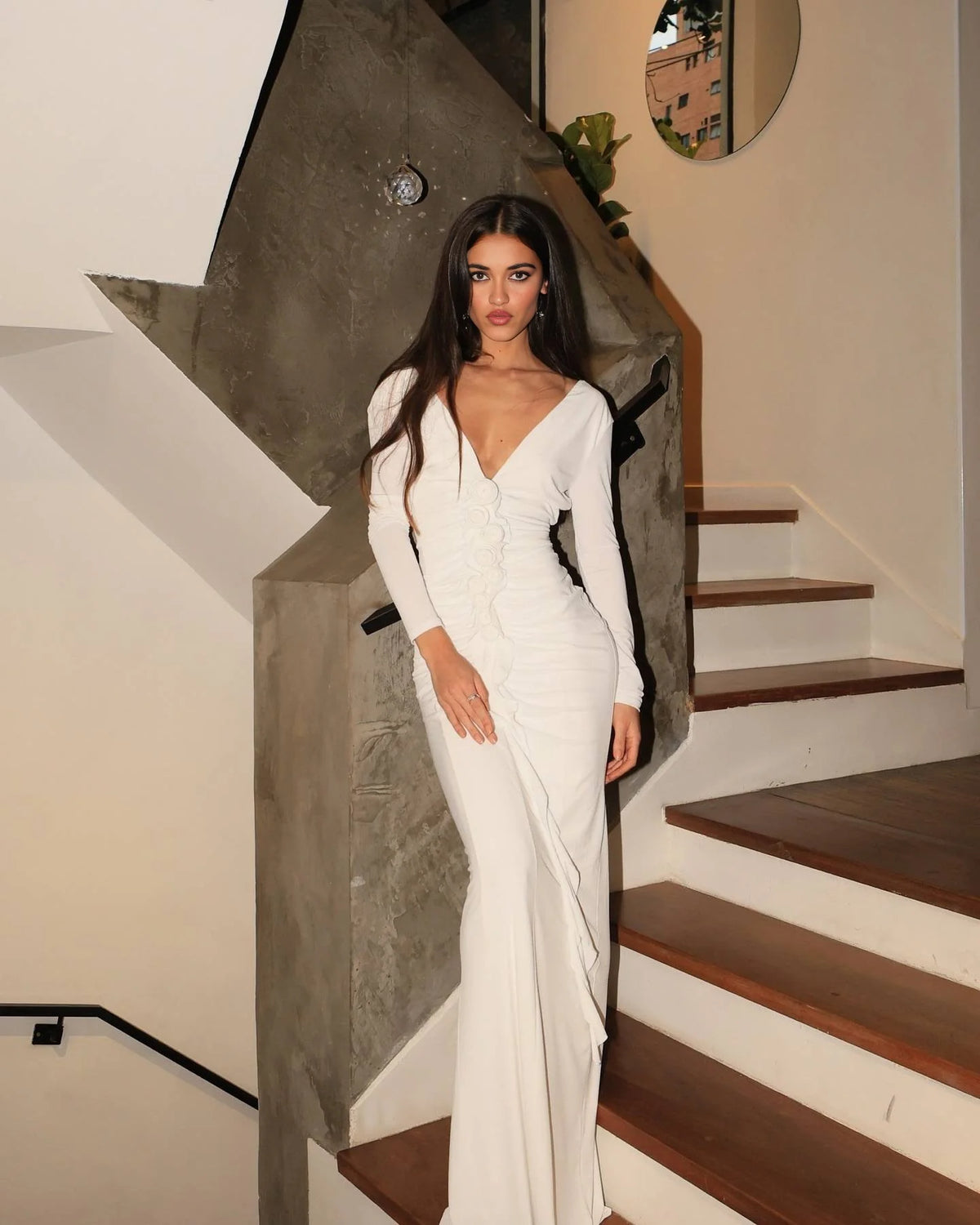 White long-sleeved deep V-neck pleated dress